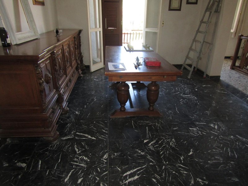 Villa bifamiliare in Vendita a Carrara, 300'000€, 180 m², arredato