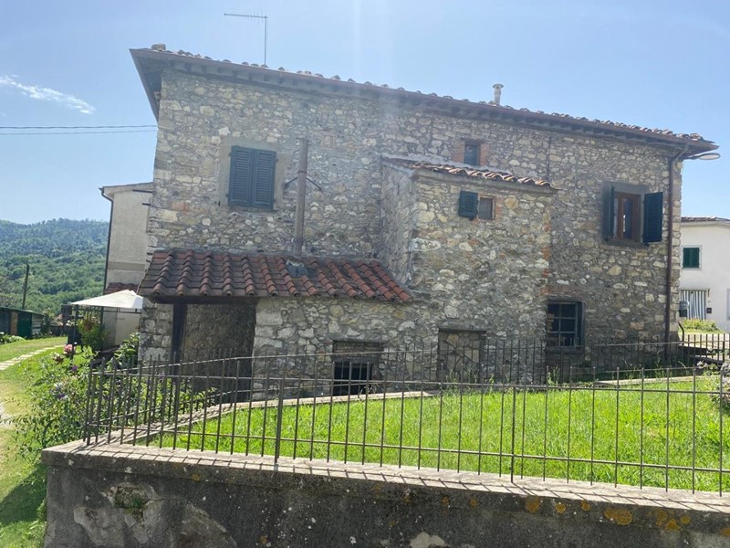Casa Semi Indipendente in Vendita a Borgo a Mozzano, zona Valdottavo, 155'000&euro;, 130 m², arredato