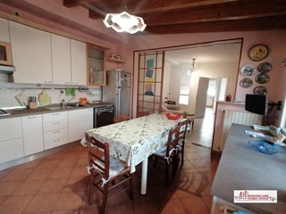 Casa Indipendente in Vendita a Cornaredo, 465'000€, 450 m²