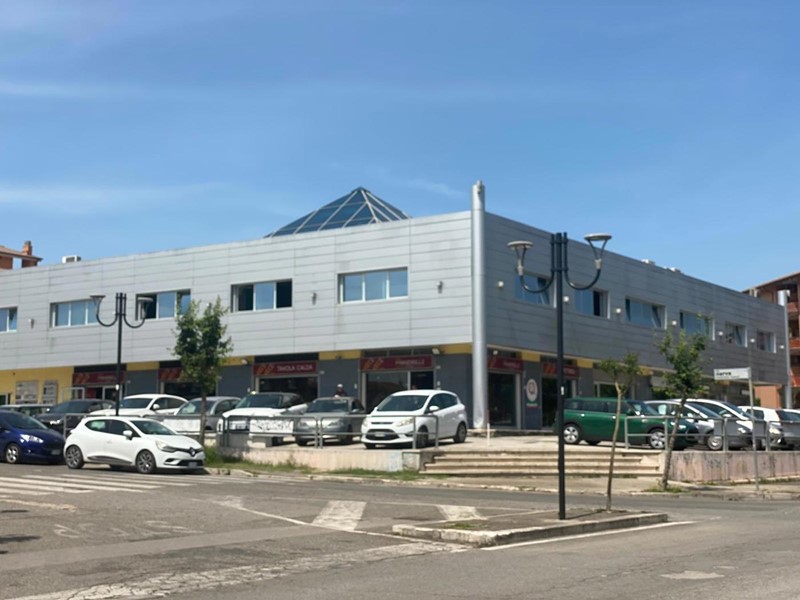 Ufficio in Vendita a Aprilia, 120'000€, 68 m²