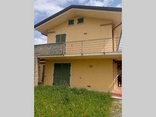 Casa Semi Indipendente in Vendita a Carrara, zona Avenza, 340'000€, 110 m²