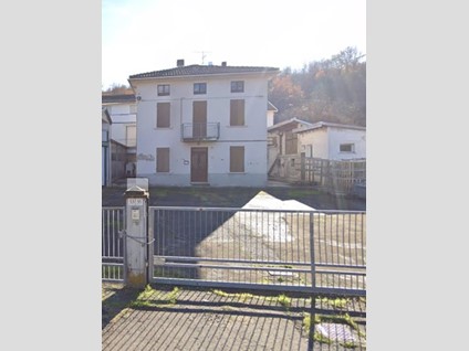 Appartamento in Vendita a Medesano, 70'000&euro;, 90 m²