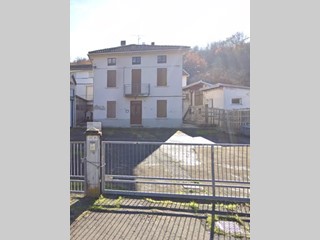 Appartamento in Vendita a Medesano, 70'000&euro;, 90 m²