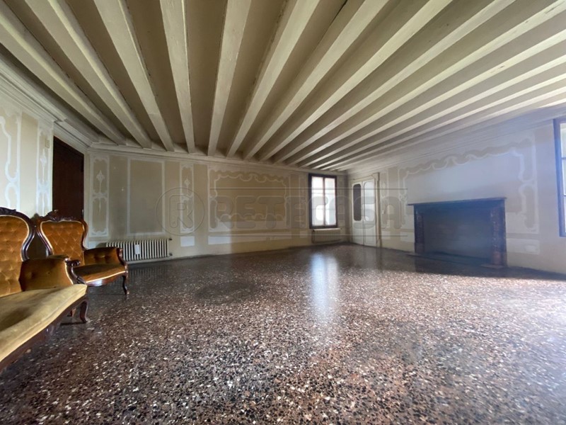 Ufficio in Affitto a Bassano del Grappa, 1'000€, 80 m²