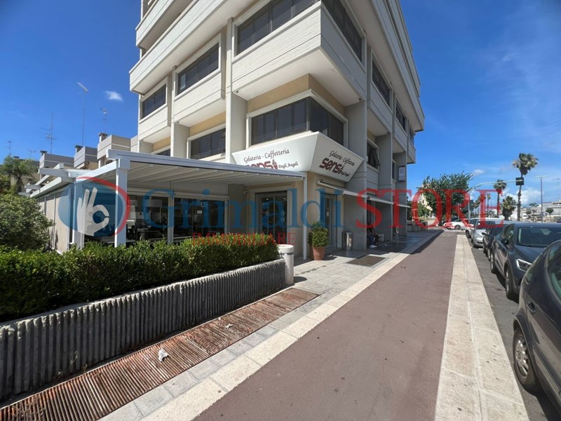 Immobile commerciale in Vendita a Lecce, 820'000€, 996 m²