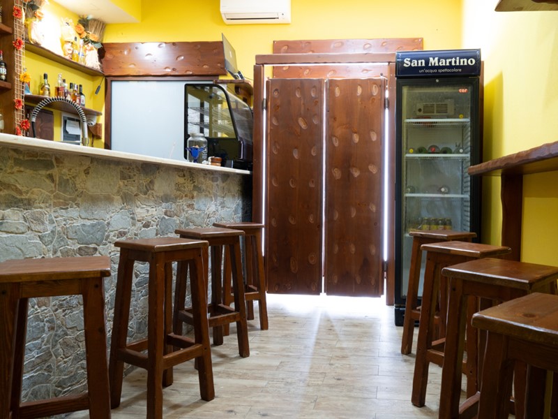 Immobile commerciale in Affitto a Uta, 1'000€, 85 m², arredato