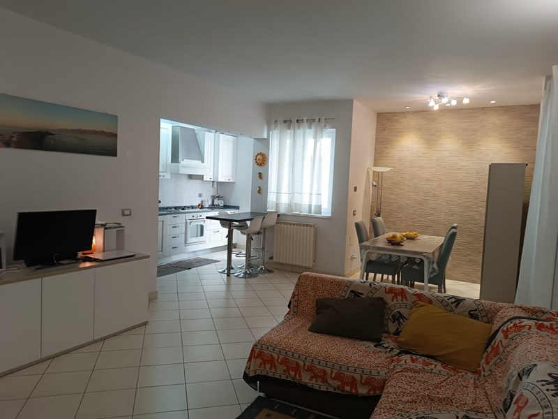 Appartamento in Vendita a Viareggio, zona Varignano , 205'000€, 90 metri quadrati 