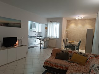 Appartamento in Vendita a Viareggio, zona Varignano , 205'000€, 90 metri quadrati 