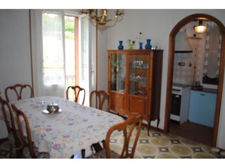 Trilocale in Vendita a Vergato, zona Riola ( frazione ), 49'000€, 70 m², arredato