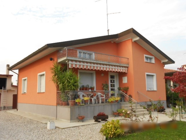 Casa Indipendente in Vendita a Pasian di Prato, zona Santa Caterina, 175'000€, 150 m²