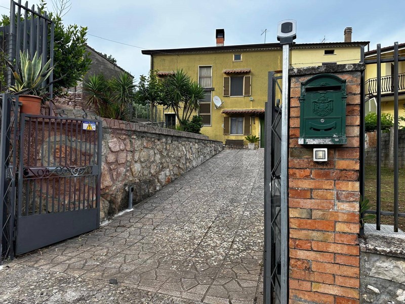 Casa Indipendente in Vendita a Pastena, 95'000€, 201 m², arredato