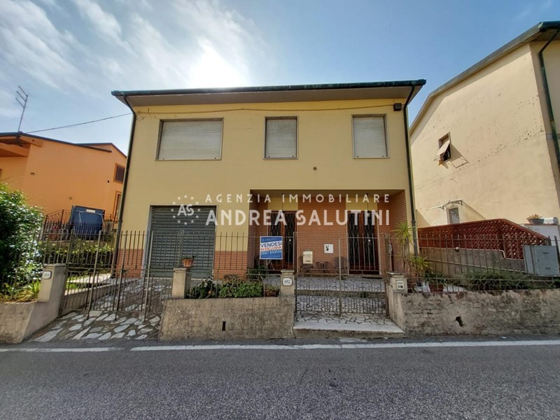 Casa Indipendente in Vendita a Pontedera, zona La Rotta, 198'000€, 202 m², arredato, con Box