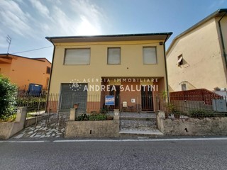 Casa Indipendente in Vendita a Pontedera, zona La Rotta, 198'000€, 202 m², arredato, con Box