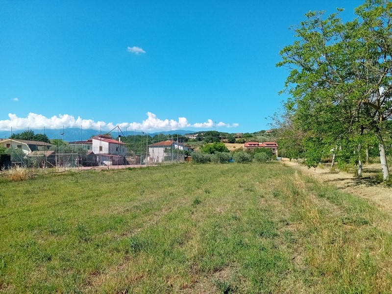 Terreno edificabile in Vendita a Alanno, zona Scalo, 22'000€, 810 m²