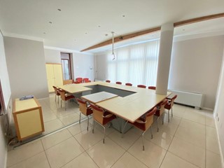 Immobile commerciale in Affitto a Valsamoggia, zona Crespellano, 4'700€, 300 m²