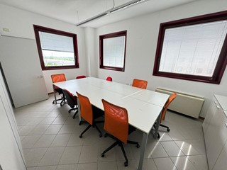 Ufficio in Affitto a Anzola dell'Emilia, zona Ponte Samoggia, 1'100€, 165 m²