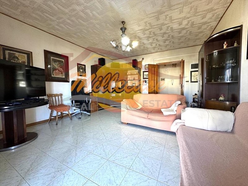 Quadrilocale in Vendita a Siracusa, zona Grottasanta - Tunisi, 65'000&euro;, 143 m², con Box