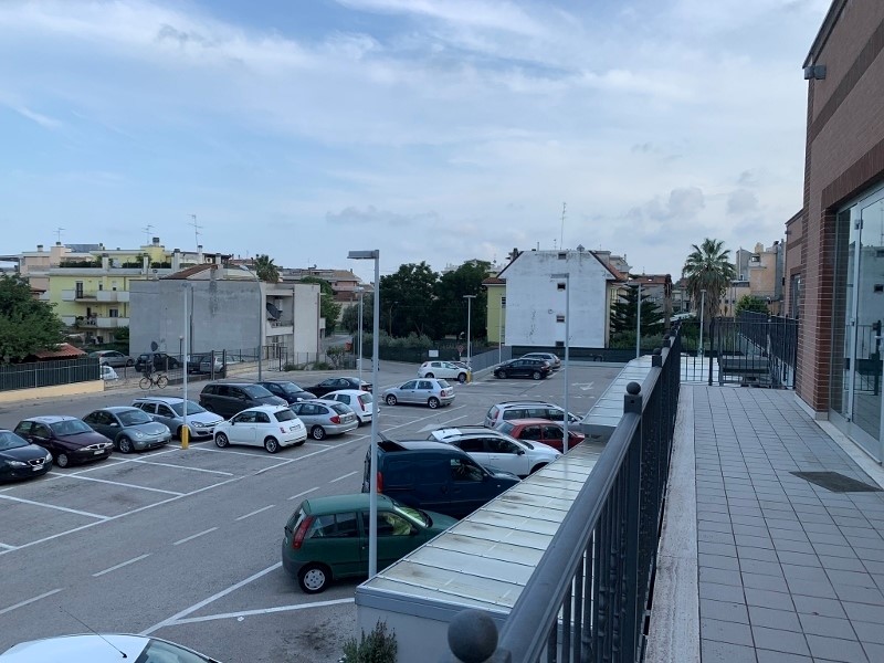 Ufficio in Vendita a San Benedetto del Tronto, 290'000€, 160 m²