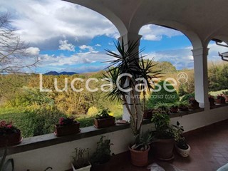 Casa Semi Indipendente in Vendita a Capannori, zona Gragnano, 240'000€, 160 m²