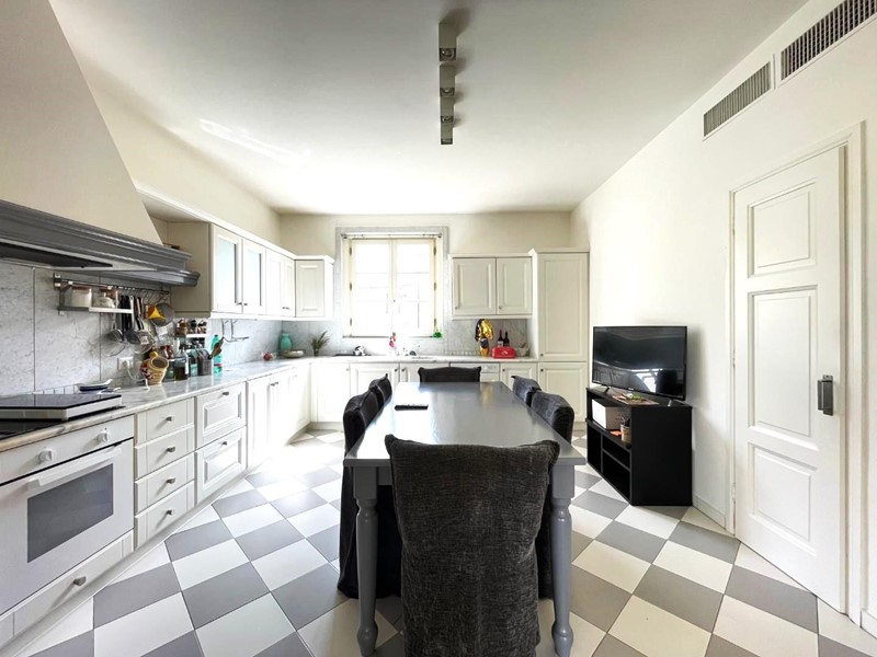 Villa in Vendita a Montelupo Fiorentino, 620'000€, 380 m², con Box