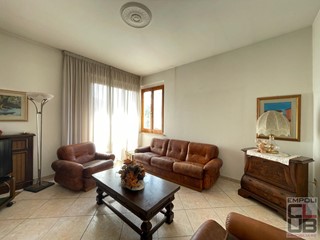 Appartamento in Vendita a Empoli, 240'000€, 115 m², con Box