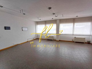 Ufficio in Vendita a Castagneto Carducci, zona Donoratico, 112'000€, 40 m²