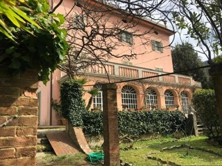 Villa in Vendita a Calci, 1'490'000€, 600 m², con Box