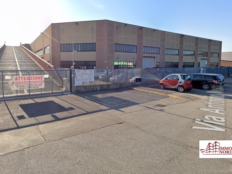 Capannone in Vendita a Pregnana Milanese, 230'000€, 300 m²