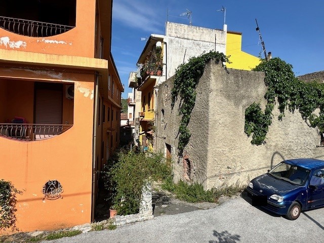 Casa Indipendente in Vendita a Barcellona Pozzo di Gotto, 29'000€, 200 m²