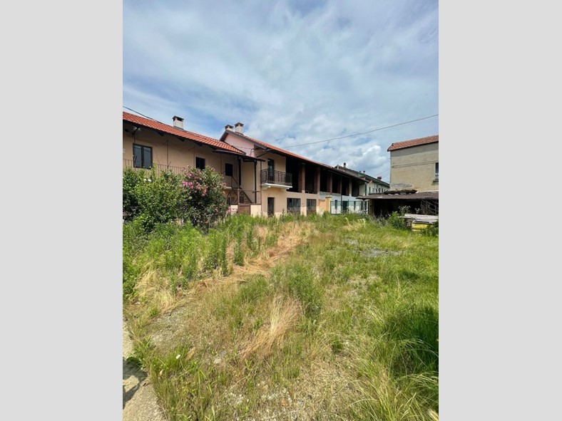 Casale in Vendita a Caselette, 170'000€, 500 m²