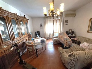 Appartamento in Vendita a Prato, 285'000€, 130 m², con Box