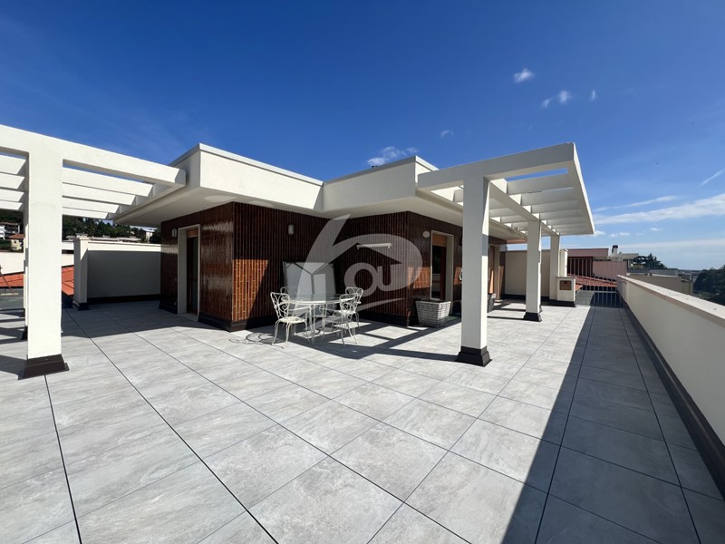 Appartamento in Vendita a Varese, 357'000€, 158 m², con Box