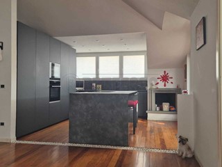 Quadrilocale in Vendita a Bergamo, 500'000€, 180 m², arredato