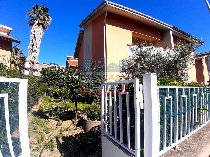 Villa in Vendita a Gaggi, 215'000€, 230 m²