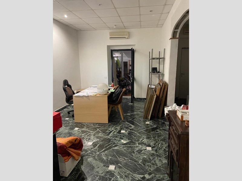 Immobile commerciale in Vendita a Carrara, zona Marina di Carrara, 125'000€, 125 m²