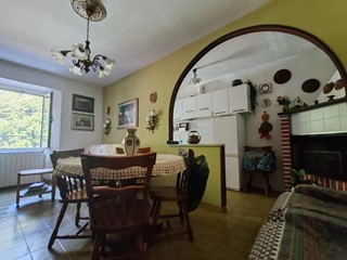 Casa Semi Indipendente in Vendita a Massa, zona Canevara, 80'000€, 75 m²