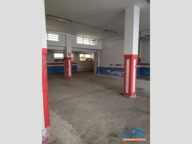 Negozio in Vendita a Bari, 110'000€, 225 m²