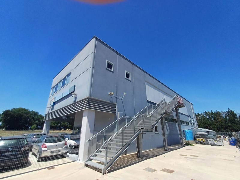 Immobile commerciale in Affitto a Ceprano, 1'250€, 350 m²