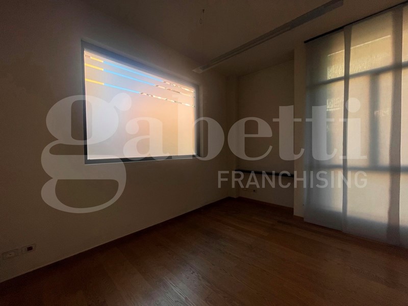 Ufficio in Affitto a Brescia, 1'900€, 232 m²