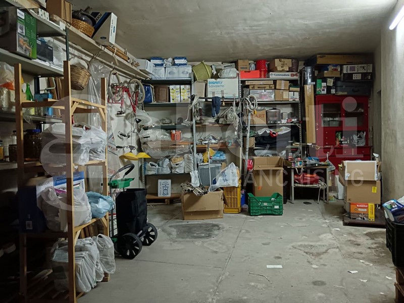 Box in Vendita a Siracusa, 14'000&euro;, 26 m²