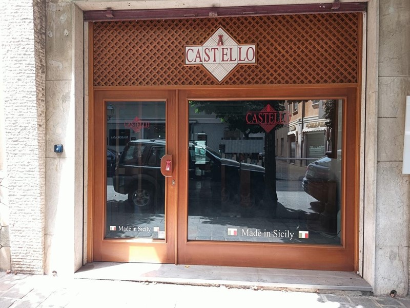 Negozio in Vendita a Barcellona Pozzo di Gotto, 160'000€, 68 m²