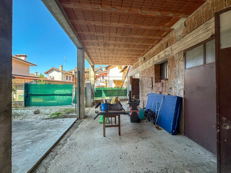 Magazzino in Vendita a Gonars, zona ontagnano, 47'000€, 197 m²