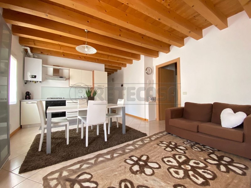 Bilocale in Vendita a Bassano del Grappa, 155'000€, 60 m², arredato