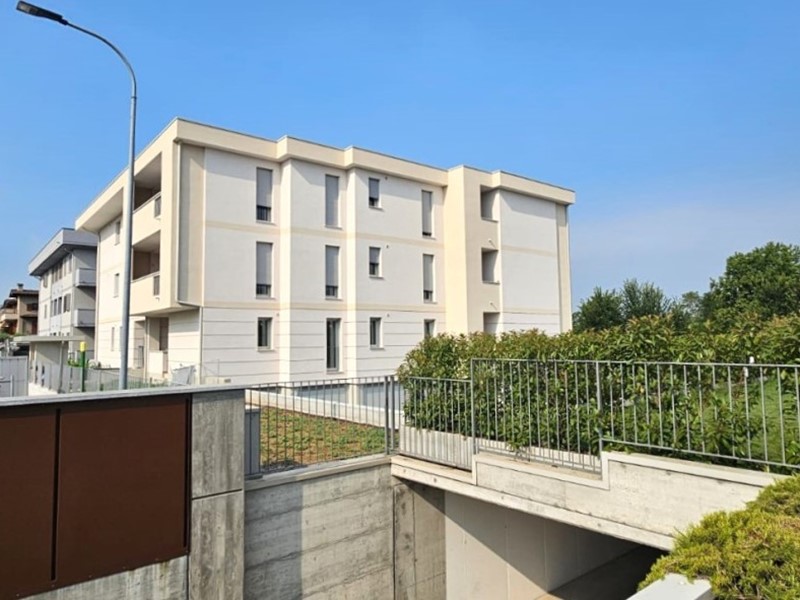 Quadrilocale in Vendita a Castel Mella, 365'000€, 147 m², con Box