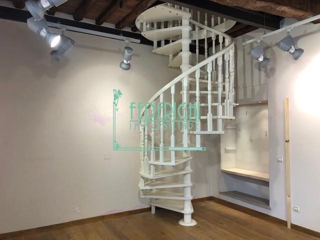 Negozio in Affitto a Lucca, 1'500€, 25 m²