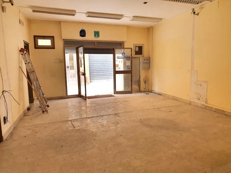 Negozio in Vendita a Contessa Entellina, 35'000€, 96 m²