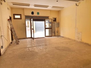 Negozio in Vendita a Contessa Entellina, 35'000€, 96 m²