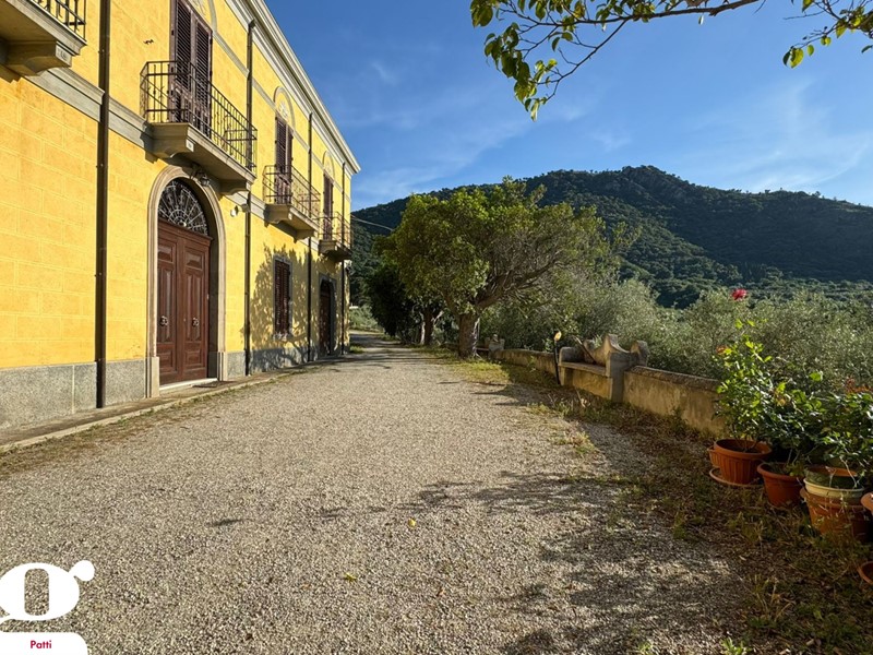 Villa in Vendita a Patti, 1000 m²
