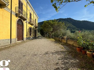 Villa in Vendita a Patti, 1000 m²