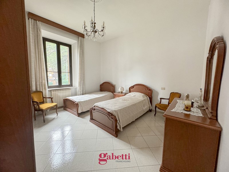 Casa Indipendente in Vendita a Prato, 485'000€, 230 m²